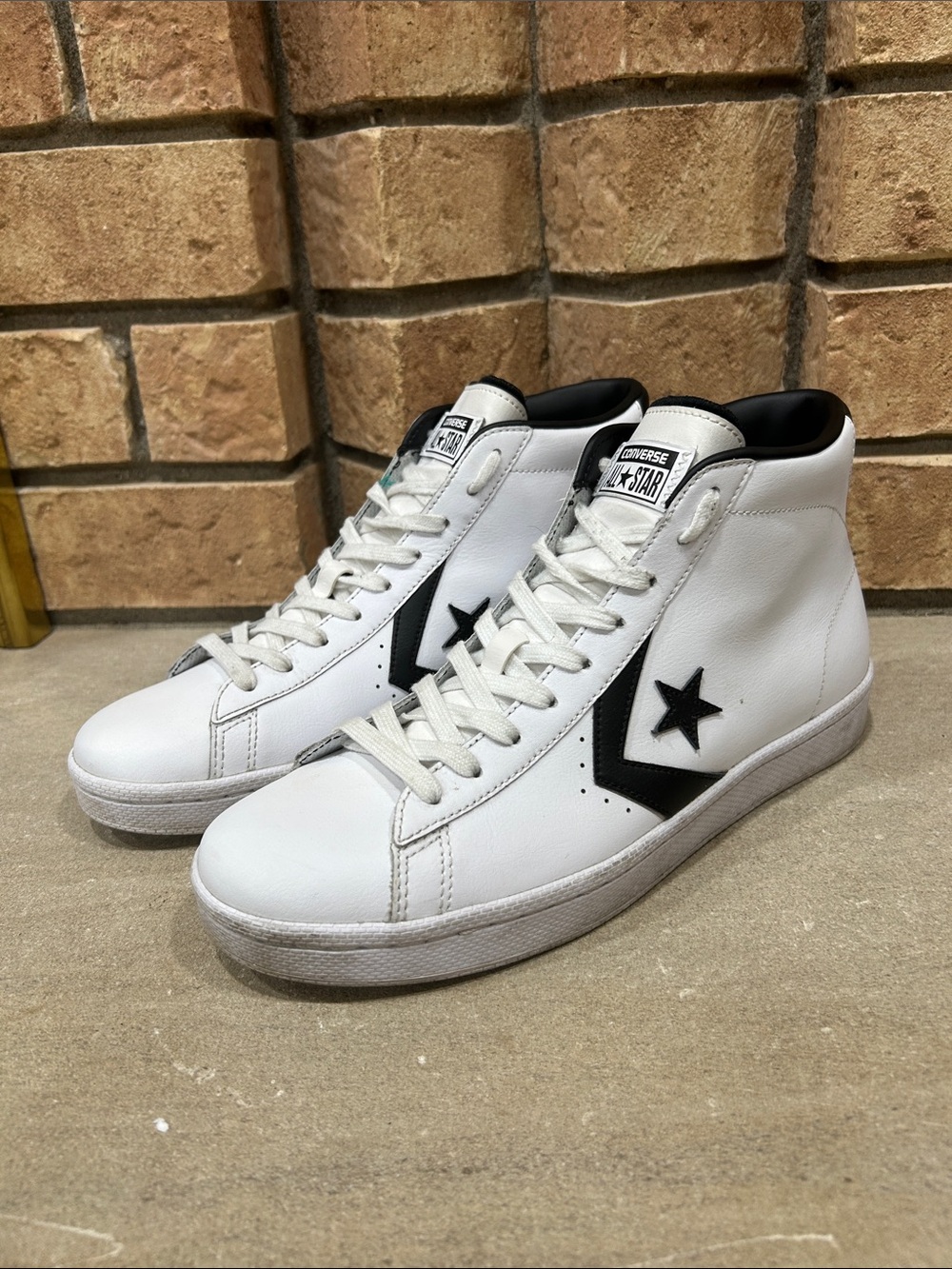Converse Pro Leather High-Top Sneakers Men’s size 10 Women’s size 11.5
